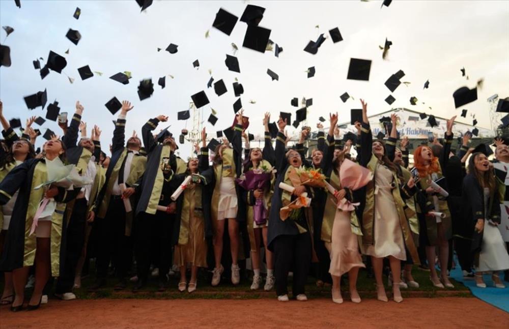 🎓✨ Mühendislik Fakültesi Mezunlarını Geleceğe Uğurladı! 🚀⚙️